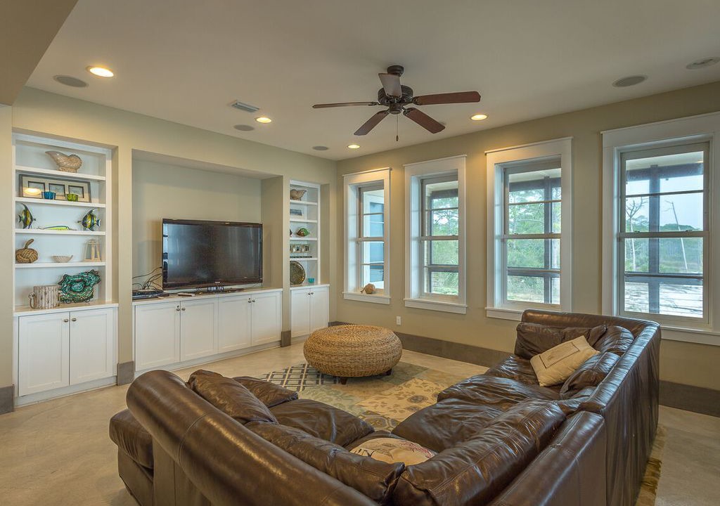 Photo of Livingroom in Carrabelle