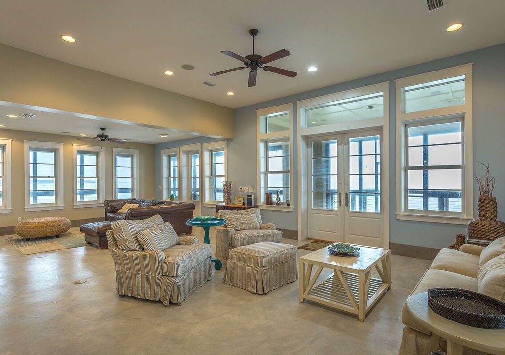 Photo of Livingroom in Carrabelle
