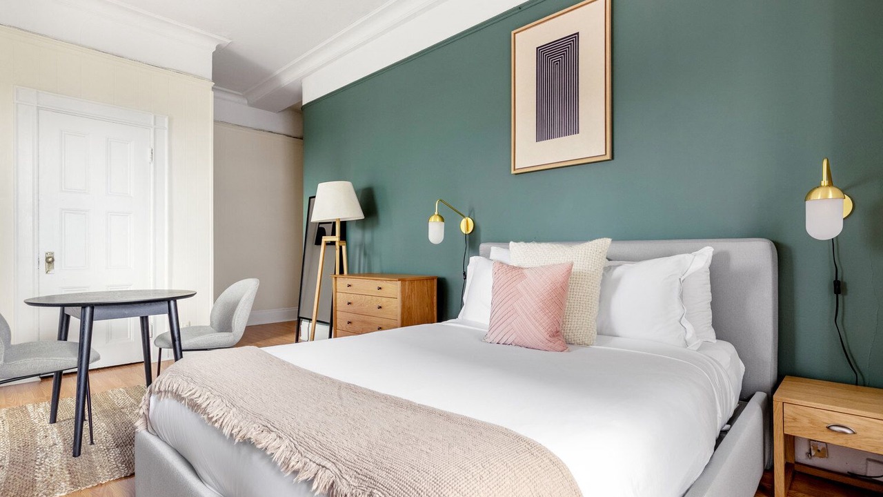 Photo of Bedroom in Theatre District