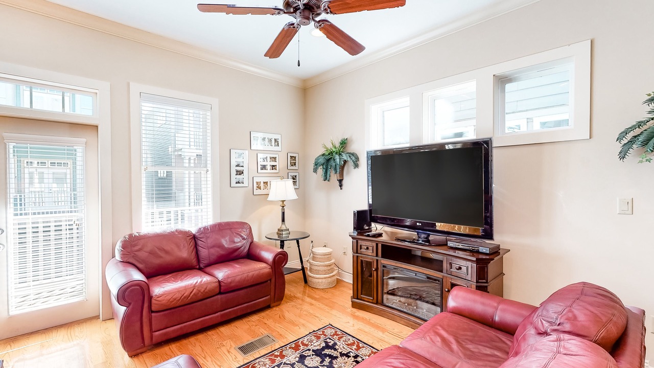 Photo of Livingroom in Crescent Beach