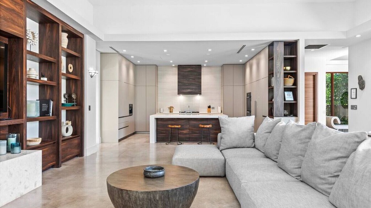 Photo of Livingroom in Bayside Historic District