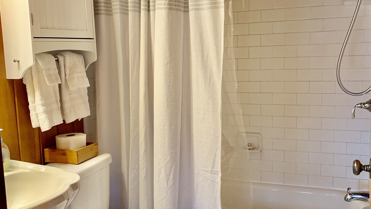 Photo of Bathroom in Huddleston