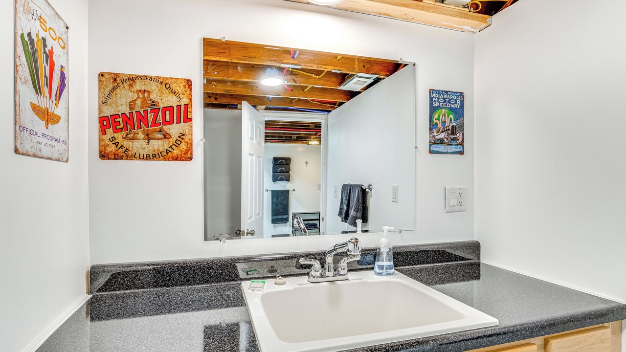 Photo of Bathroom in Speedway