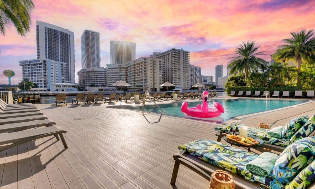 Photo of Outdoor in Hallandale Beach