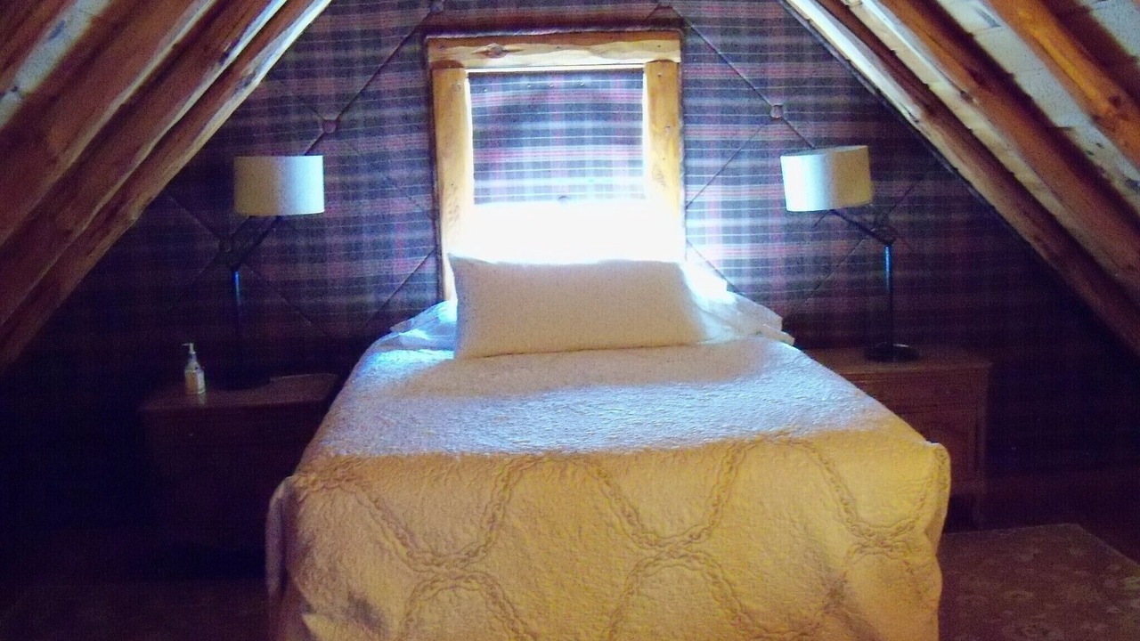 Photo of Bedroom in Warm Springs