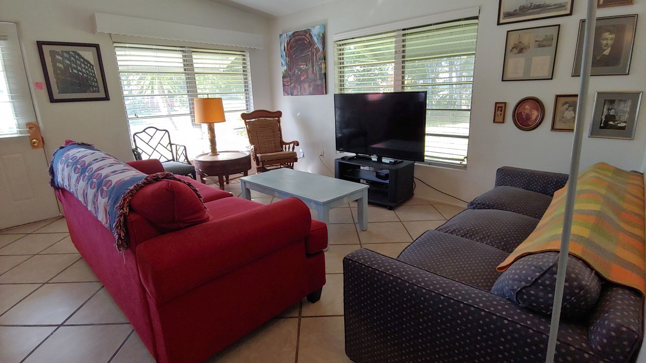 Photo of Livingroom in Whispering Oaks