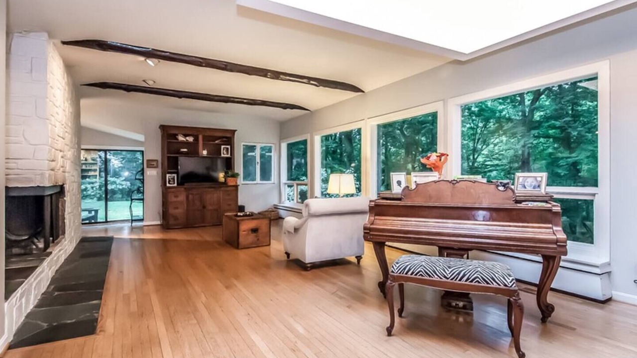Photo of Livingroom in McLean