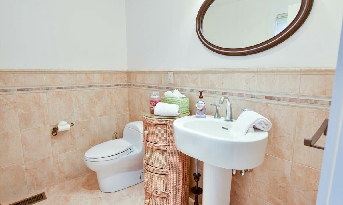 Photo of Bathroom in East Orleans