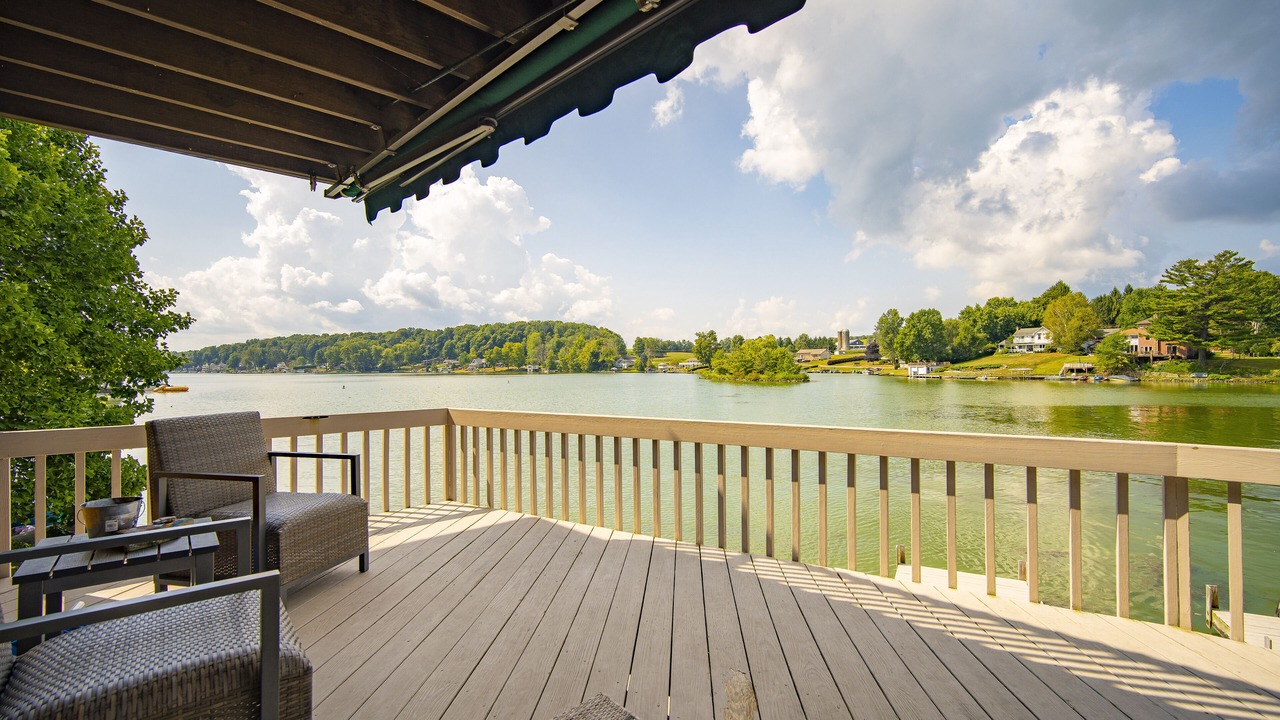 Photo of Patio Balcony in Findley Lake