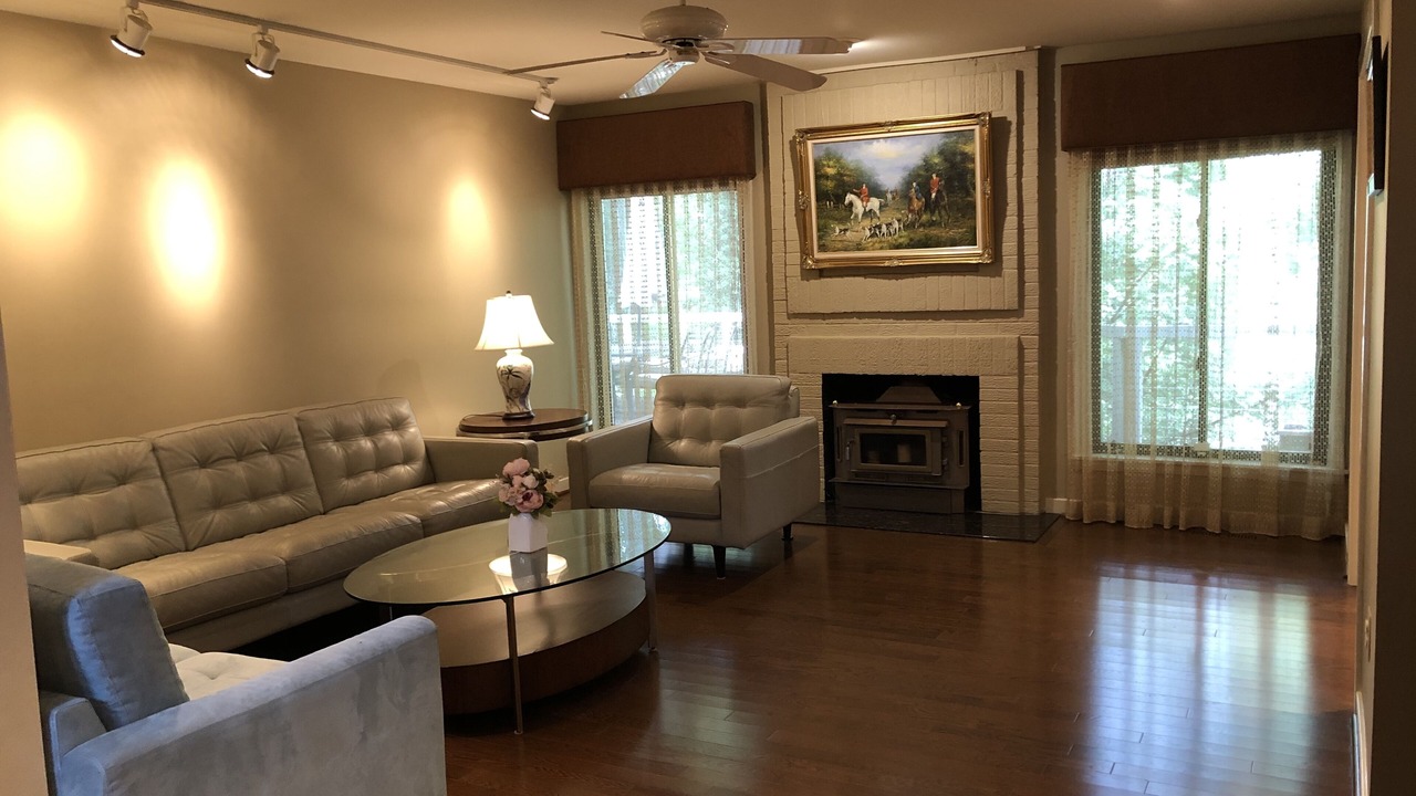 Photo of Livingroom in McLean