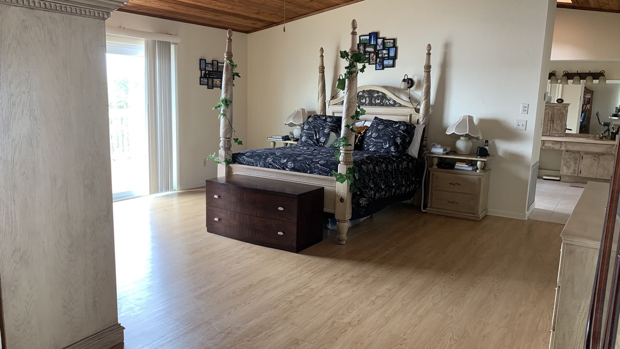 Photo of Bedroom in Crystal Beach