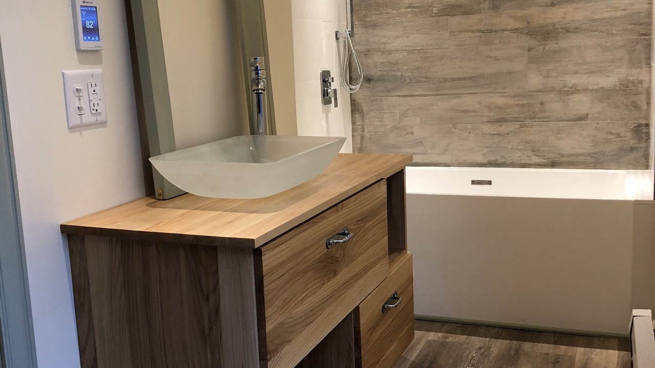 Photo of Bathroom in Metropolitan Hill - Beech Street