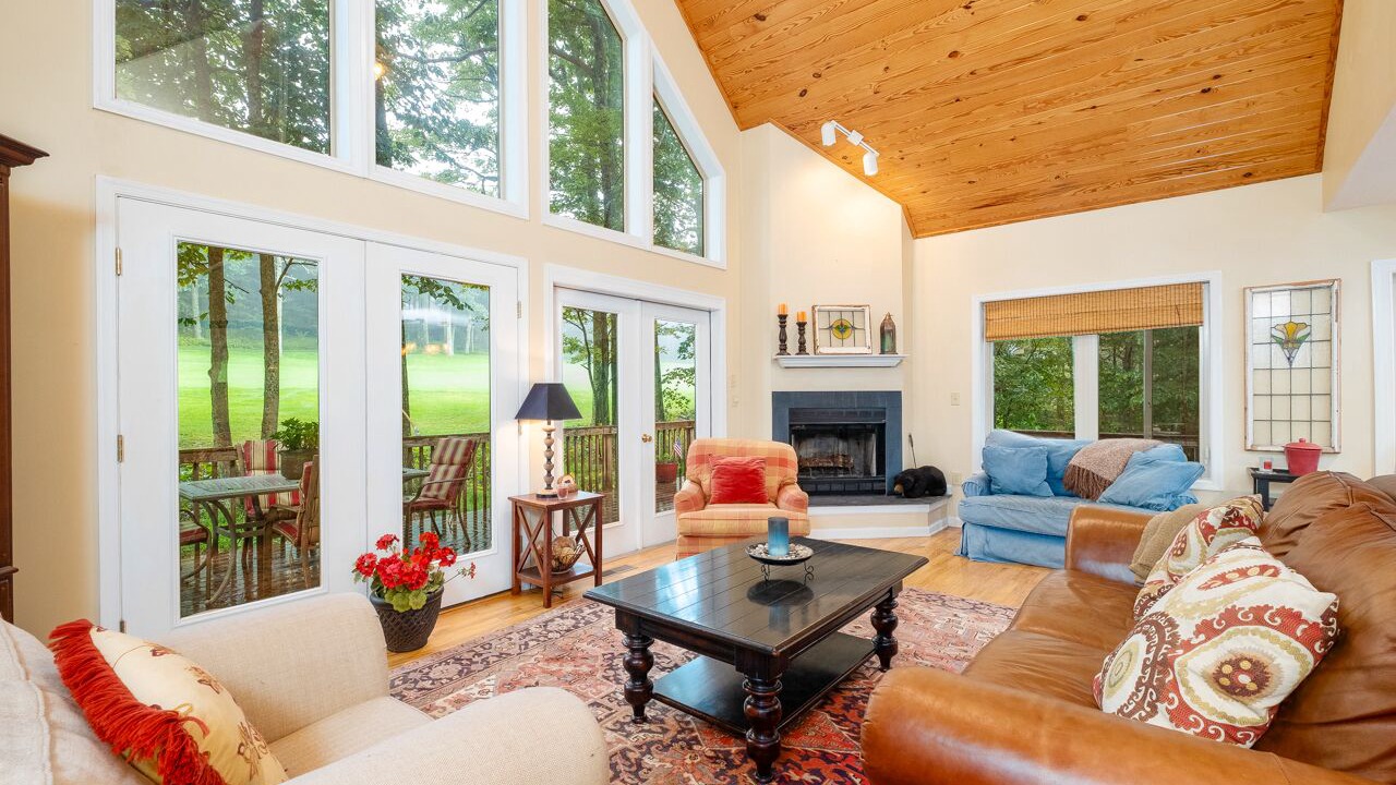 Photo of Livingroom in Chestnut Springs