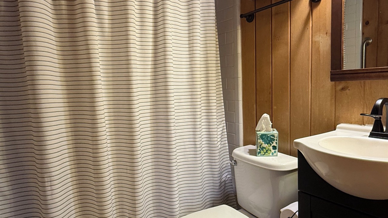 Photo of Bathroom in Huddleston