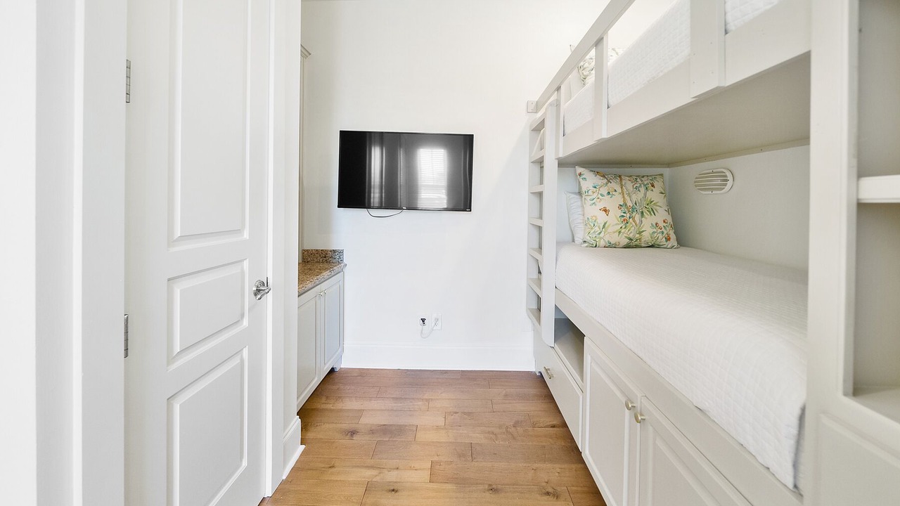Photo of Bedroom in Miramar Beach