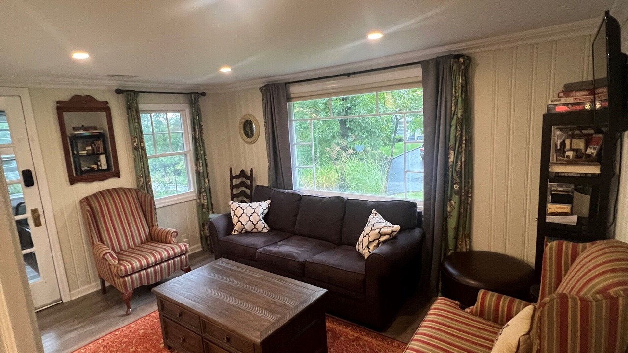 Photo of Livingroom in Miller Place