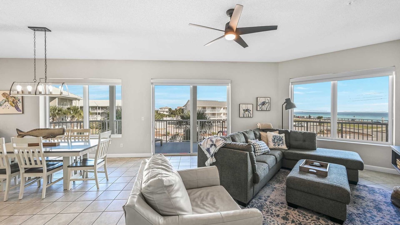 Photo of Livingroom in Avalon Beach Estates