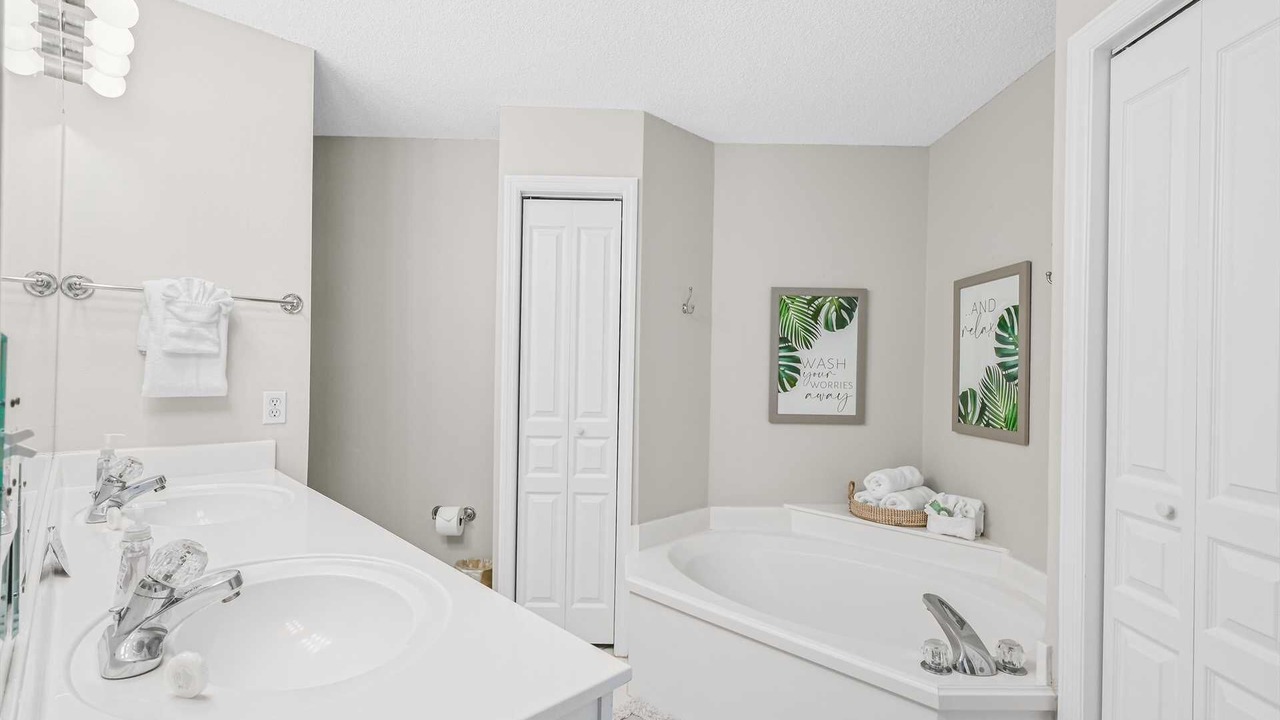 Photo of Bathroom in Avalon Beach Estates