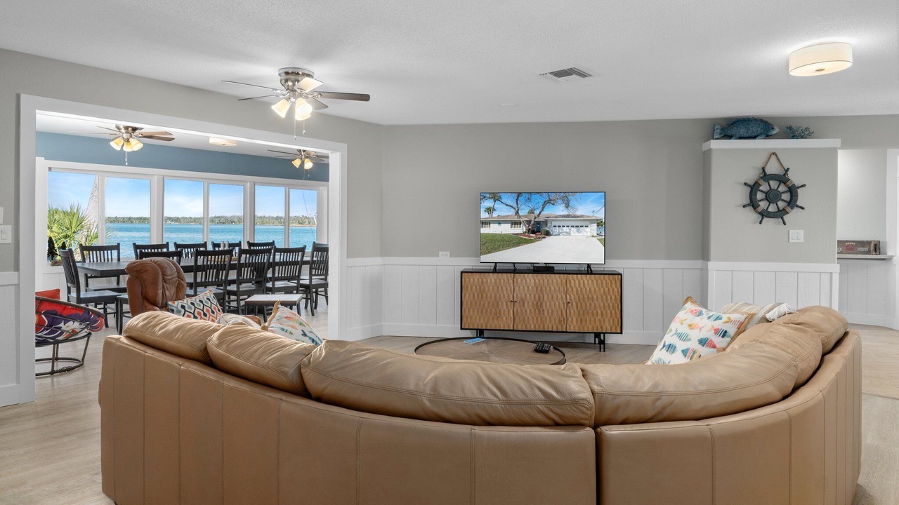 Photo of Livingroom in Crystal Shores