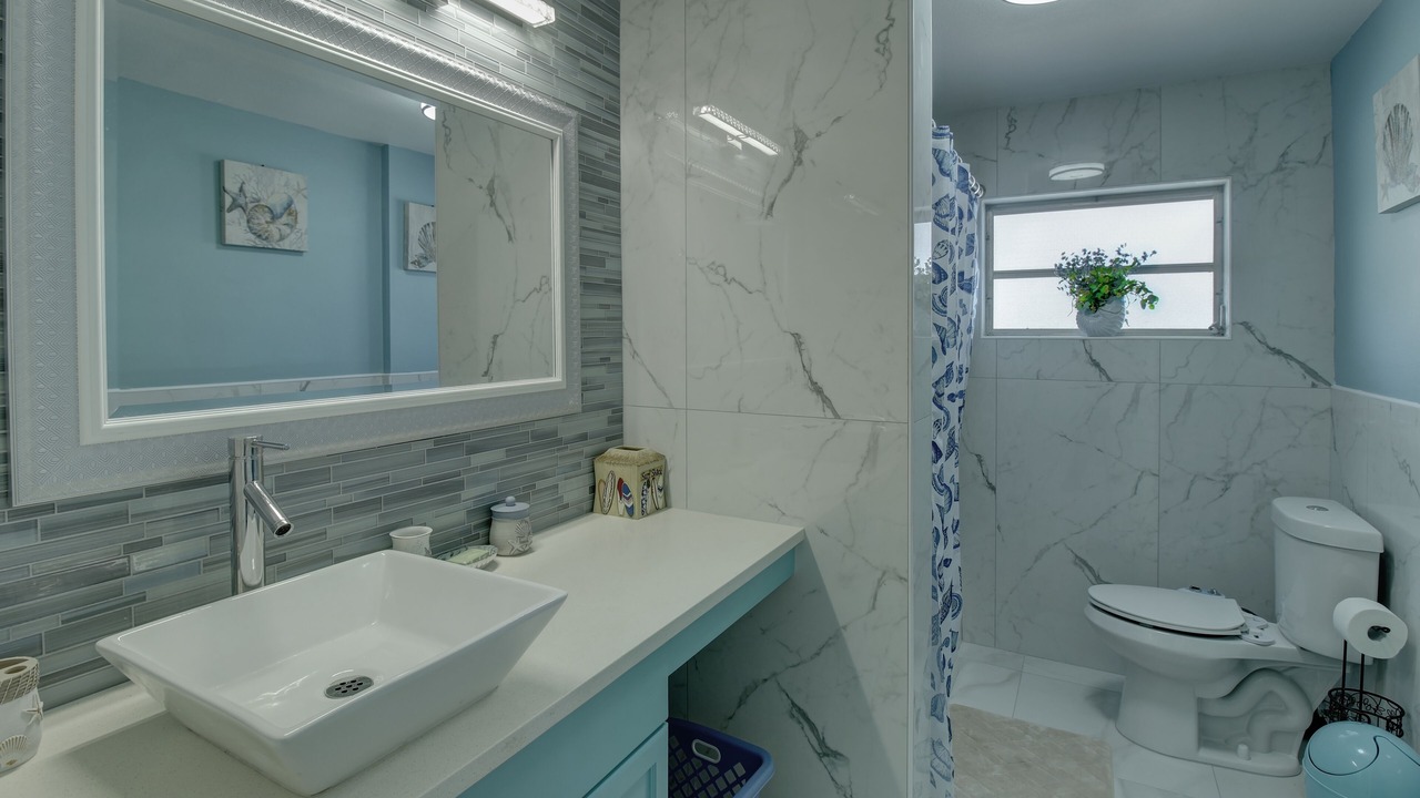 Photo of Bathroom in Cocoa Isles