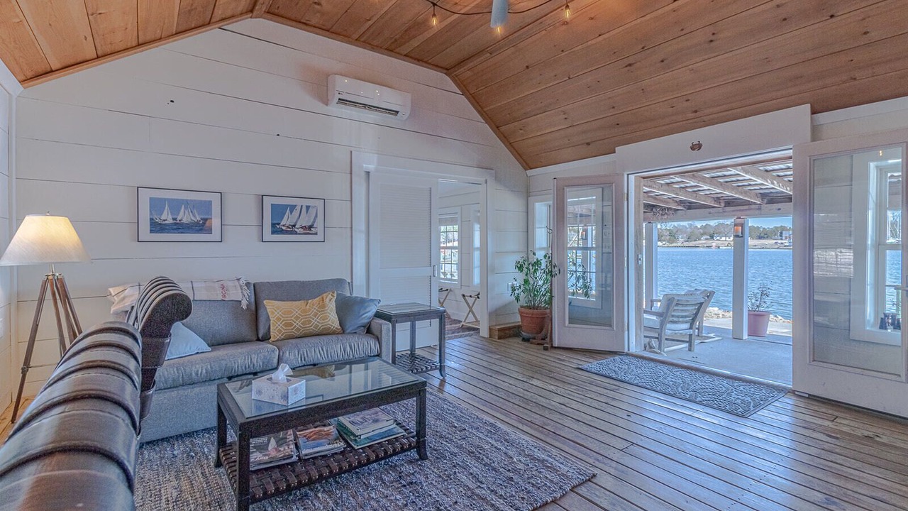 Photo of Bedroom in Weems