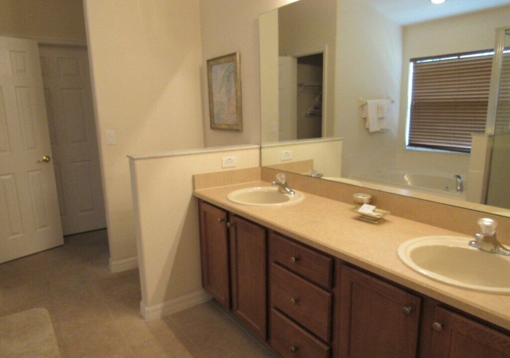 Photo of Bathroom in Orange Tree