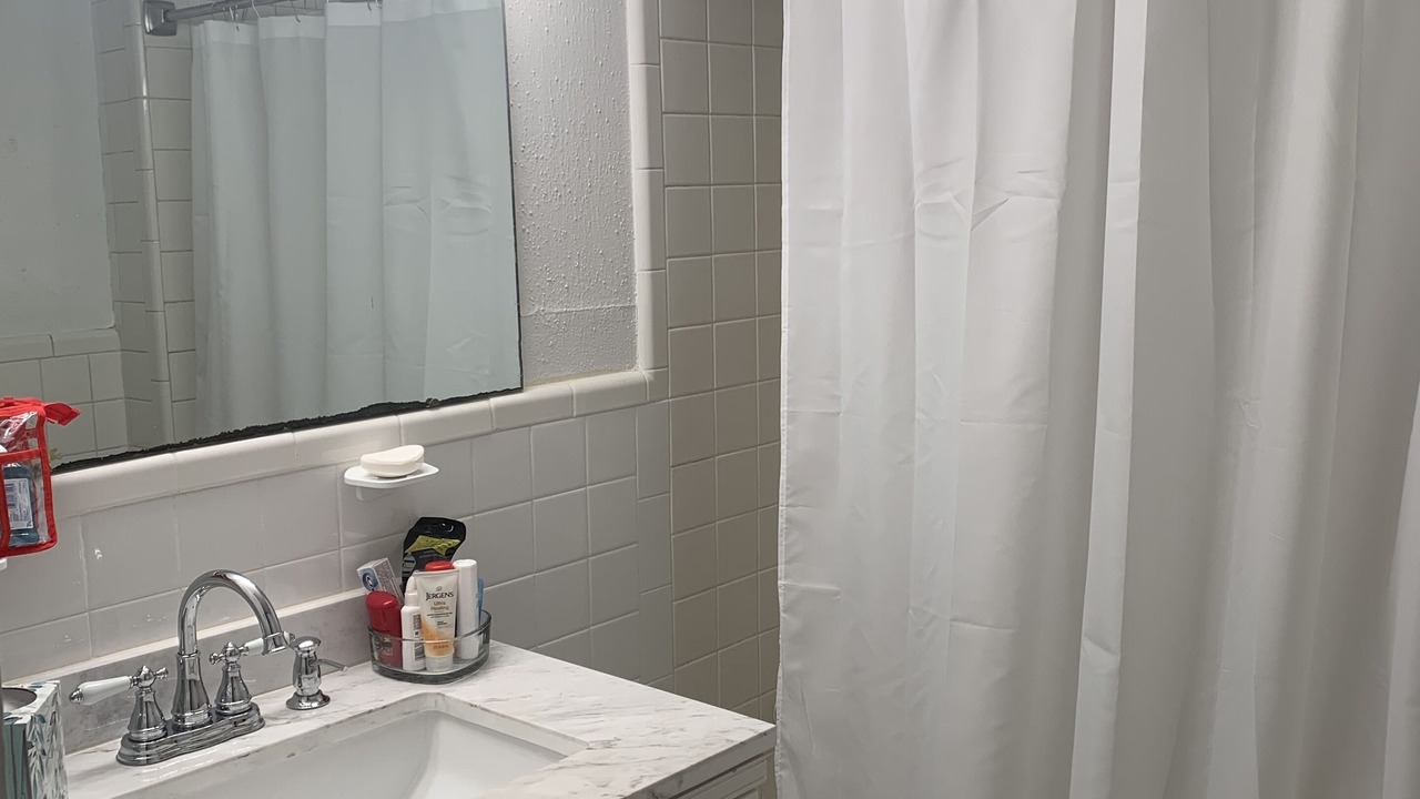 Photo of Bathroom in Davis Wharf