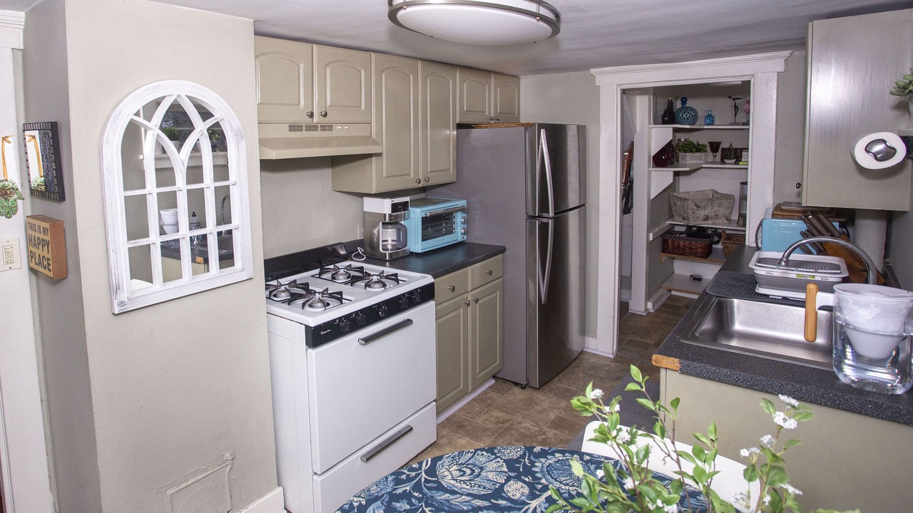 Photo of Kitchen in Halesite