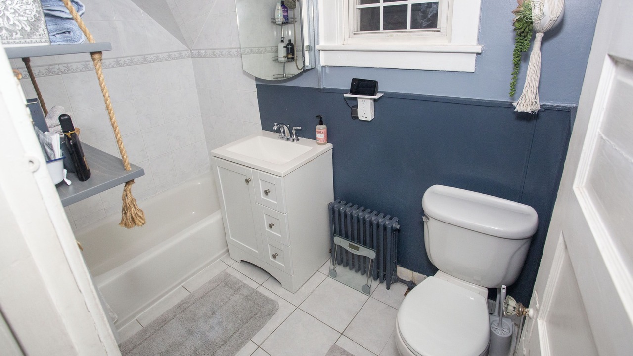 Photo of Bathroom in Halesite