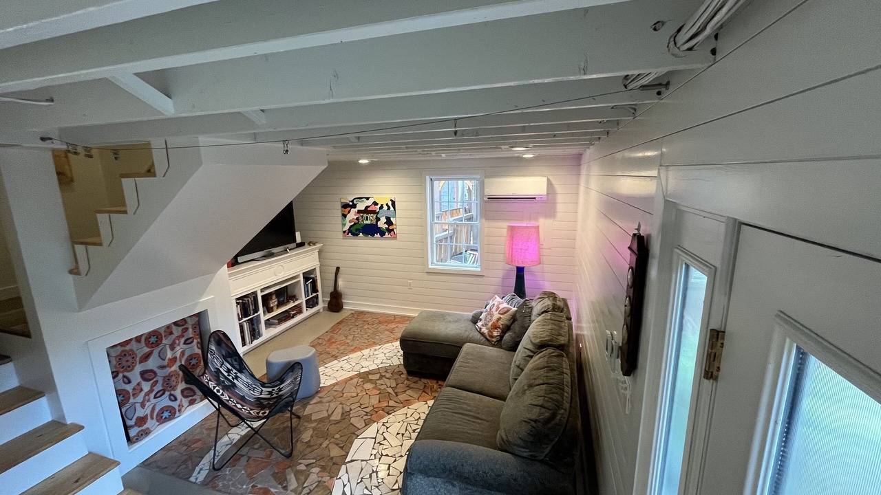 Photo of Livingroom in Caine Woods