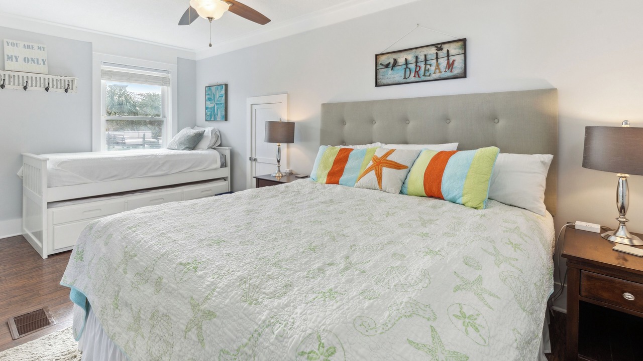 Photo of Bedroom in Crystal Beach