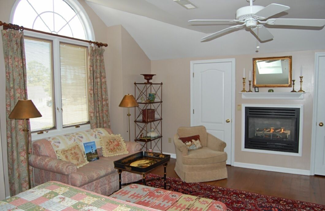 Photo of Livingroom in Deep Hole