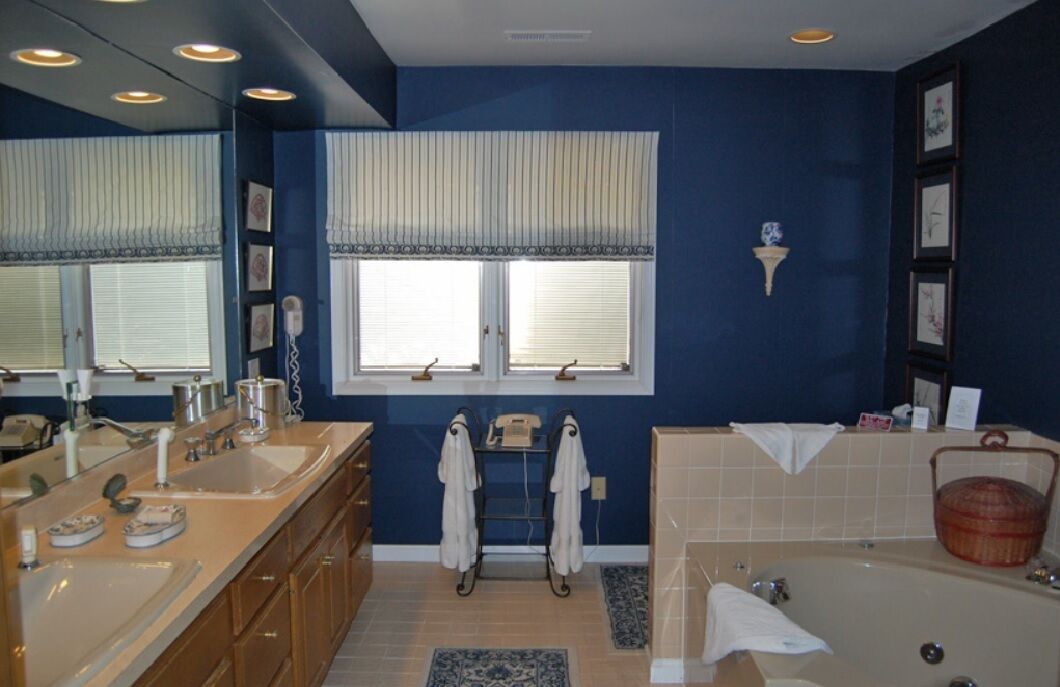 Photo of Bathroom in Deep Hole