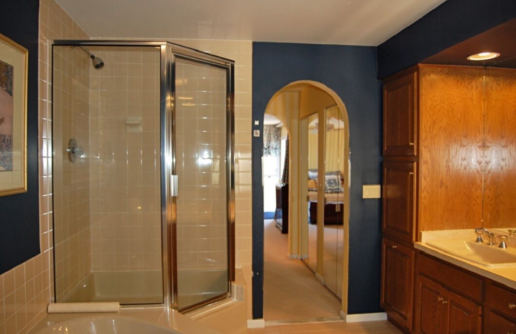 Photo of Bathroom in Deep Hole