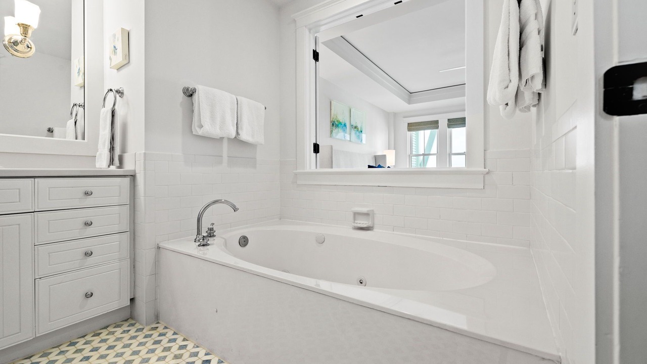 Photo of Bathroom in Gulf District