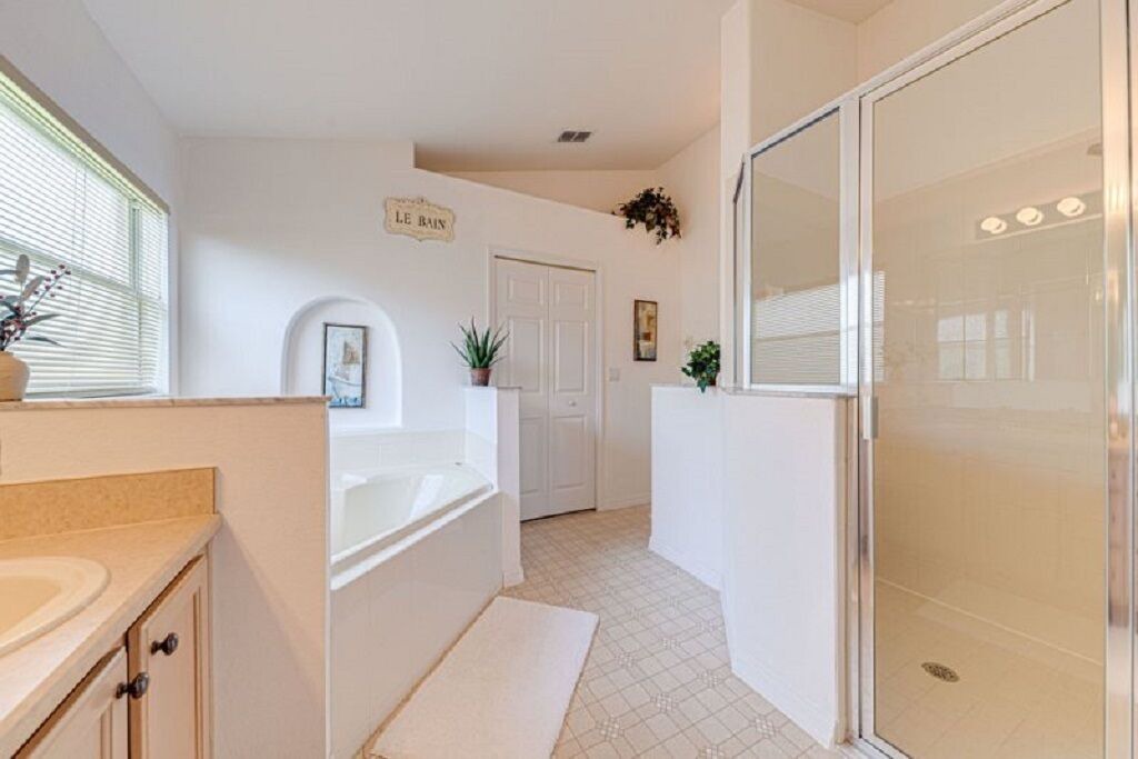 Photo of Bathroom in Orange Tree