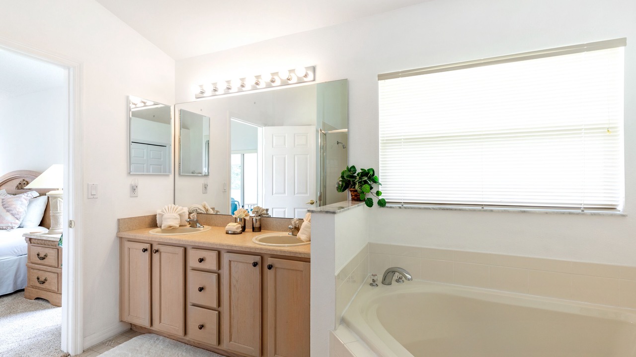 Photo of Bathroom in Orange Tree