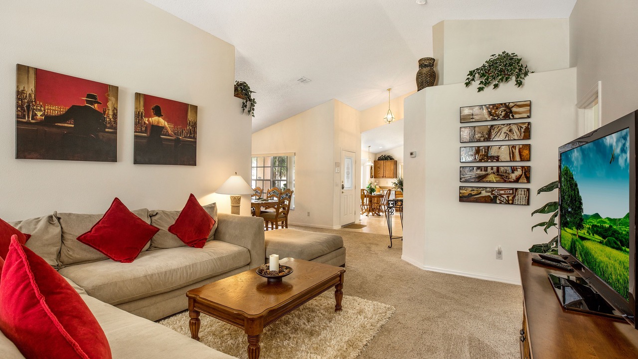 Photo of Livingroom in Orange Tree