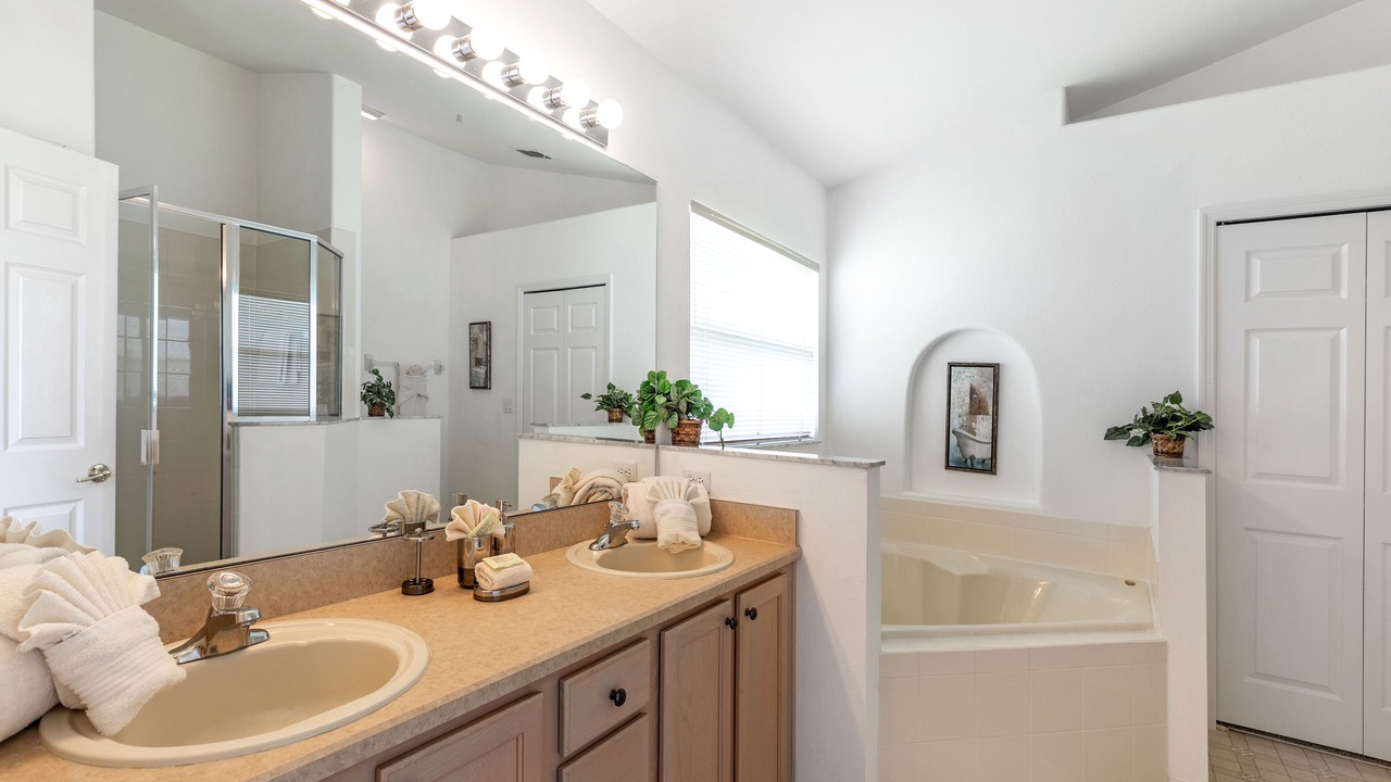 Photo of Bathroom in Orange Tree