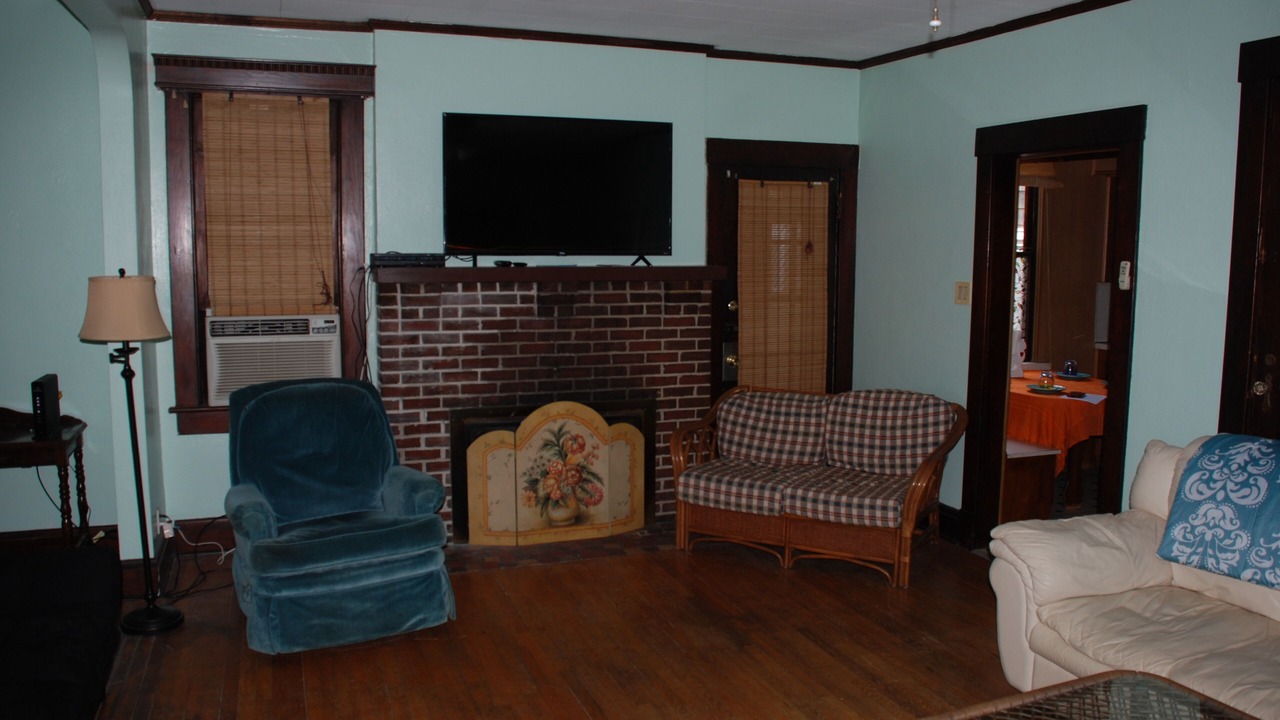 Photo of Livingroom in Bayview