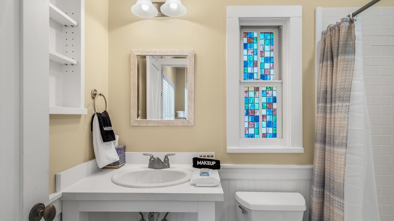 Photo of Bathroom in White's Gulfview
