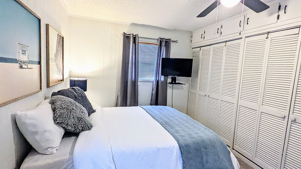 Photo of Bedroom in Hollywood Beach