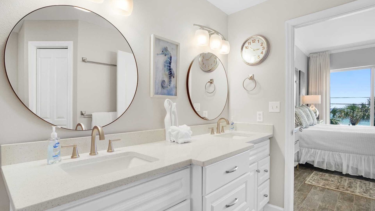 Photo of Bathroom in Avalon Beach Estates