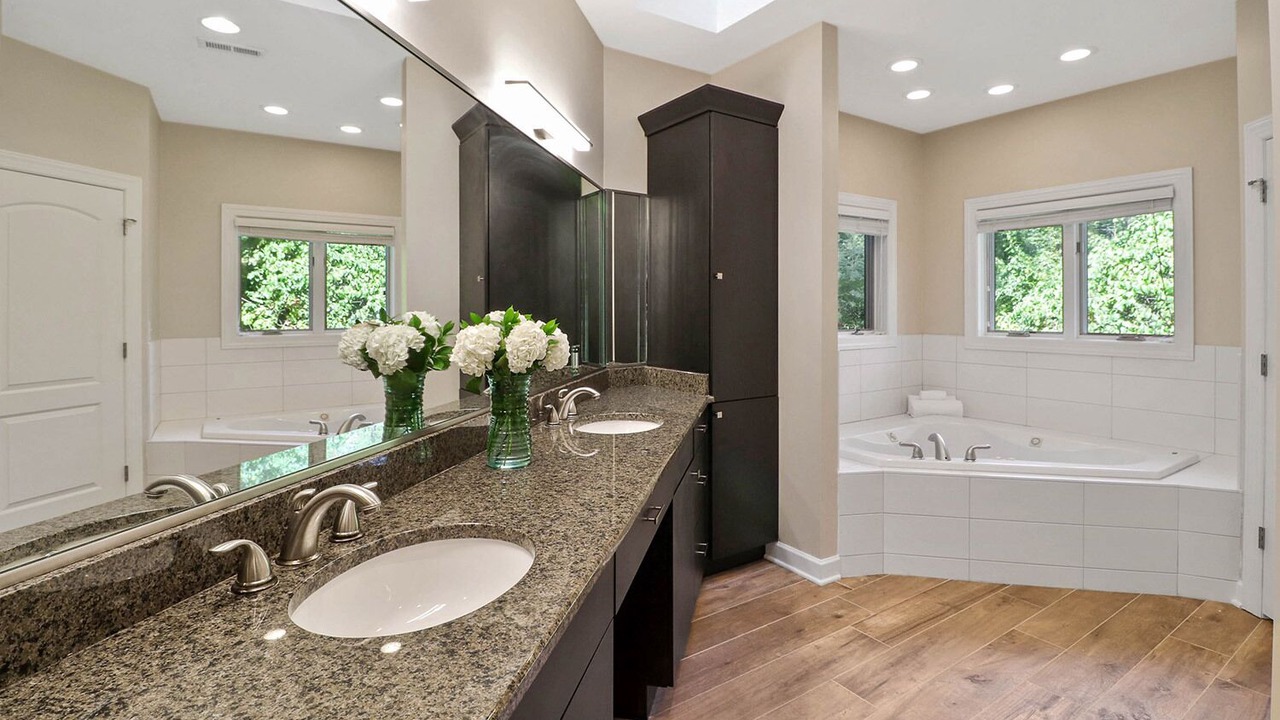 Photo of Bathroom in Beverly Shores