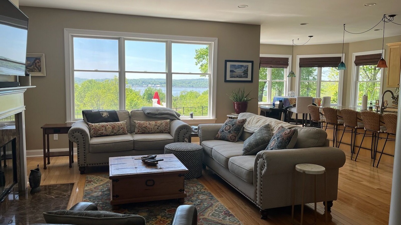 Photo of Livingroom in Beacon