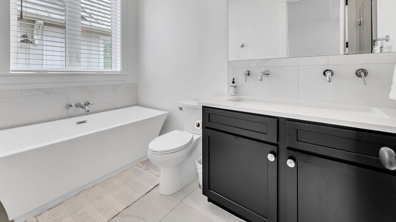 Photo of Bathroom in Greenway Park