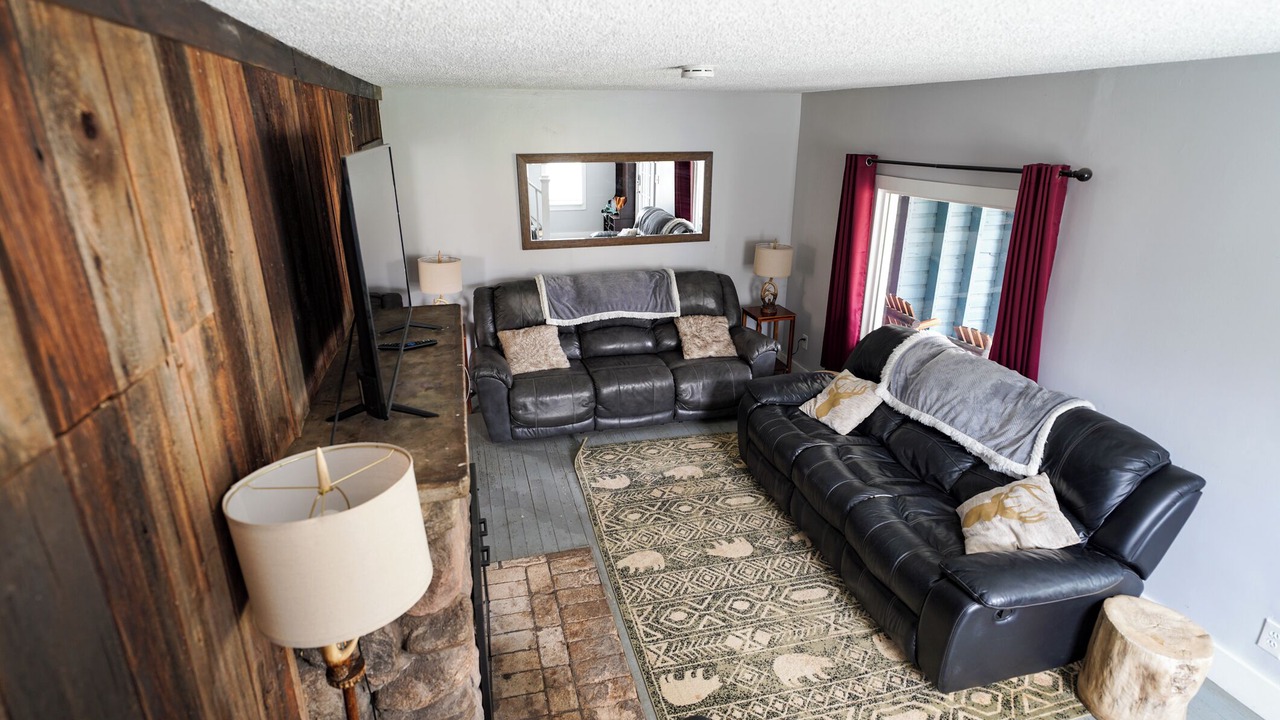 Photo of Livingroom in Boonville