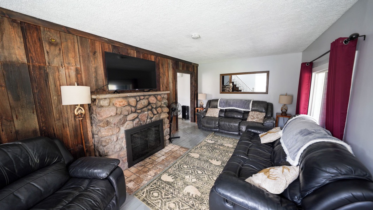 Photo of Livingroom in Boonville