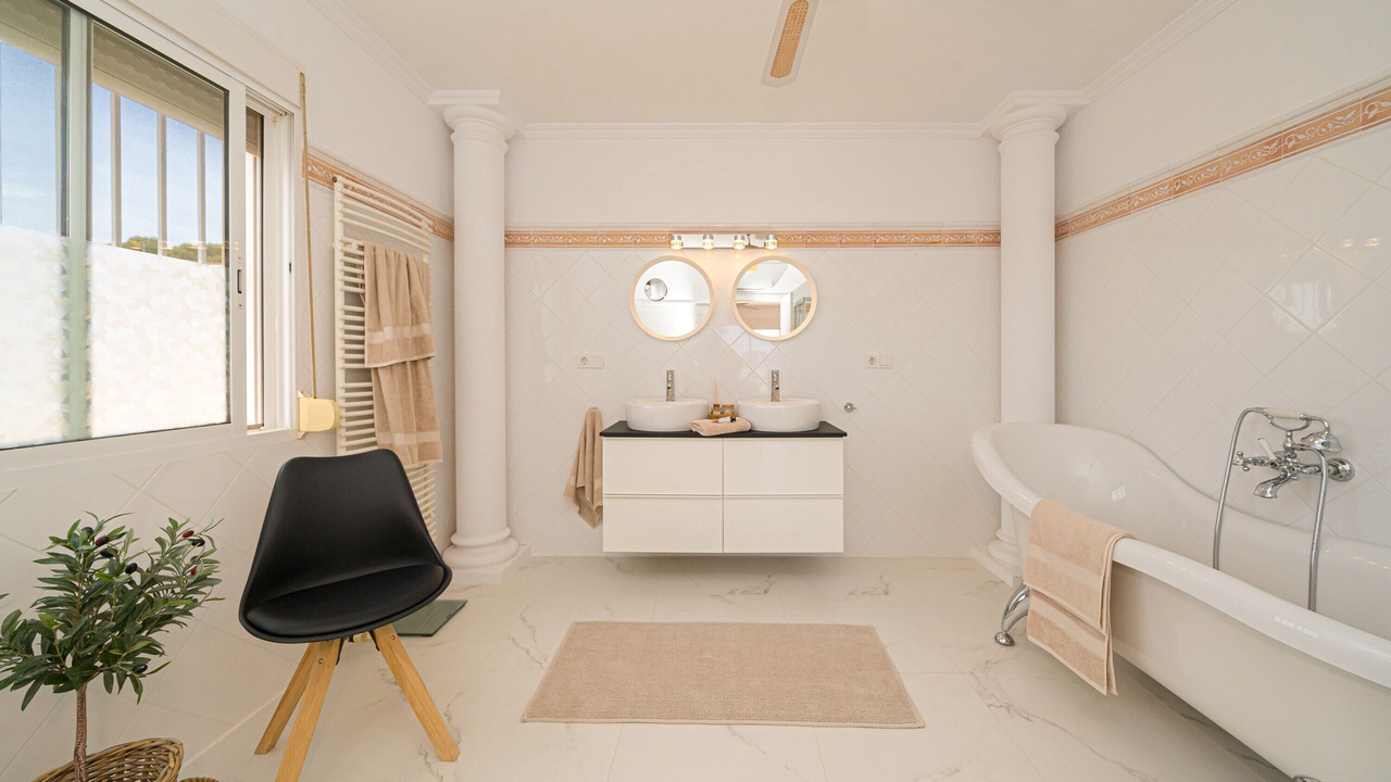 Photo of Bathroom in L'Alfas del Pi