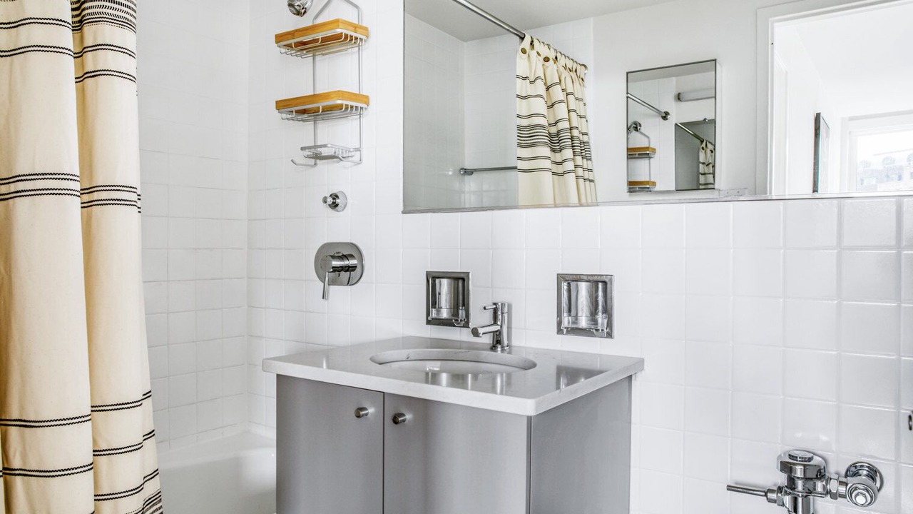 Photo of Bathroom in Prudential - St. Botolph